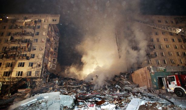 General view of an apartment block in Pechatniki suburb, southeast of Moscow, after an explosion destroyed four storeys out of 18, of the building early 09 September 1999. At least 13 people died, 58 were injured and some 140 people are thought to be still trapped under rubble. Russia's emergencies minister Sergei Shoygu said he could not confirm that the explosion was caused by a gas leak. (ELECTRONIC IMAGE) (Photo credit should read STR/AFP/Getty Images)